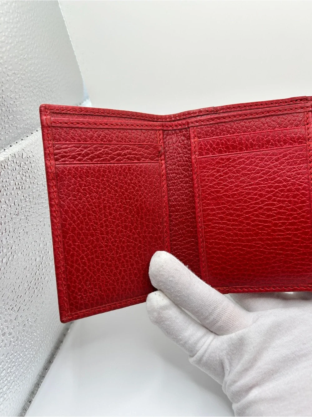 Gucci GG Marmont Tri-fold Red Pebbled Leather Wallet in Very Good Condition - Picture 9 of 17